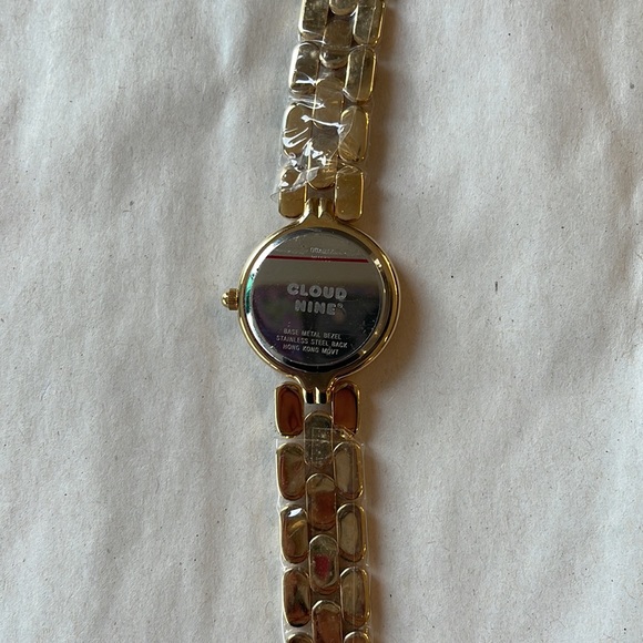 Cloud Nine Women’s Watch | Gold-Toned Quartz | Needs Battery - Picture 5 of 5